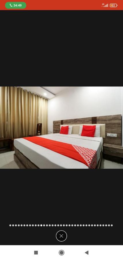 Hotel Almond Zirakpur Екстер'єр фото