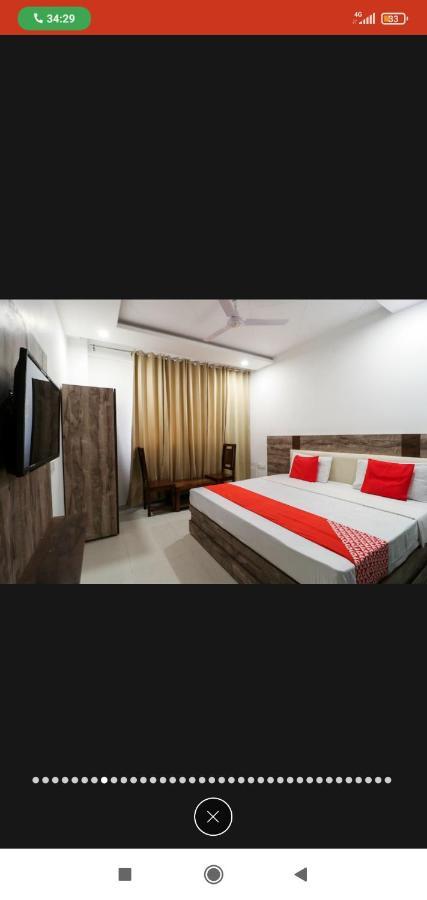 Hotel Almond Zirakpur Екстер'єр фото