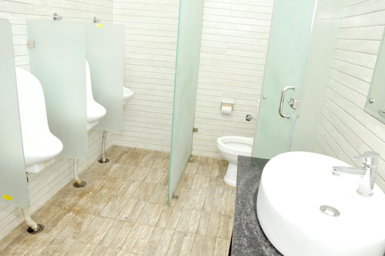 Hotel Almond Zirakpur Екстер'єр фото