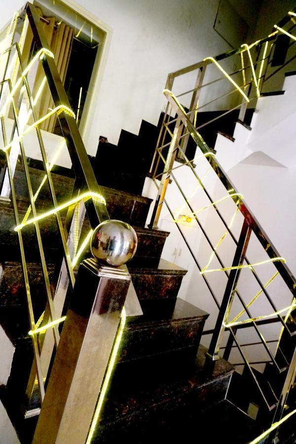 Hotel Almond Zirakpur Екстер'єр фото